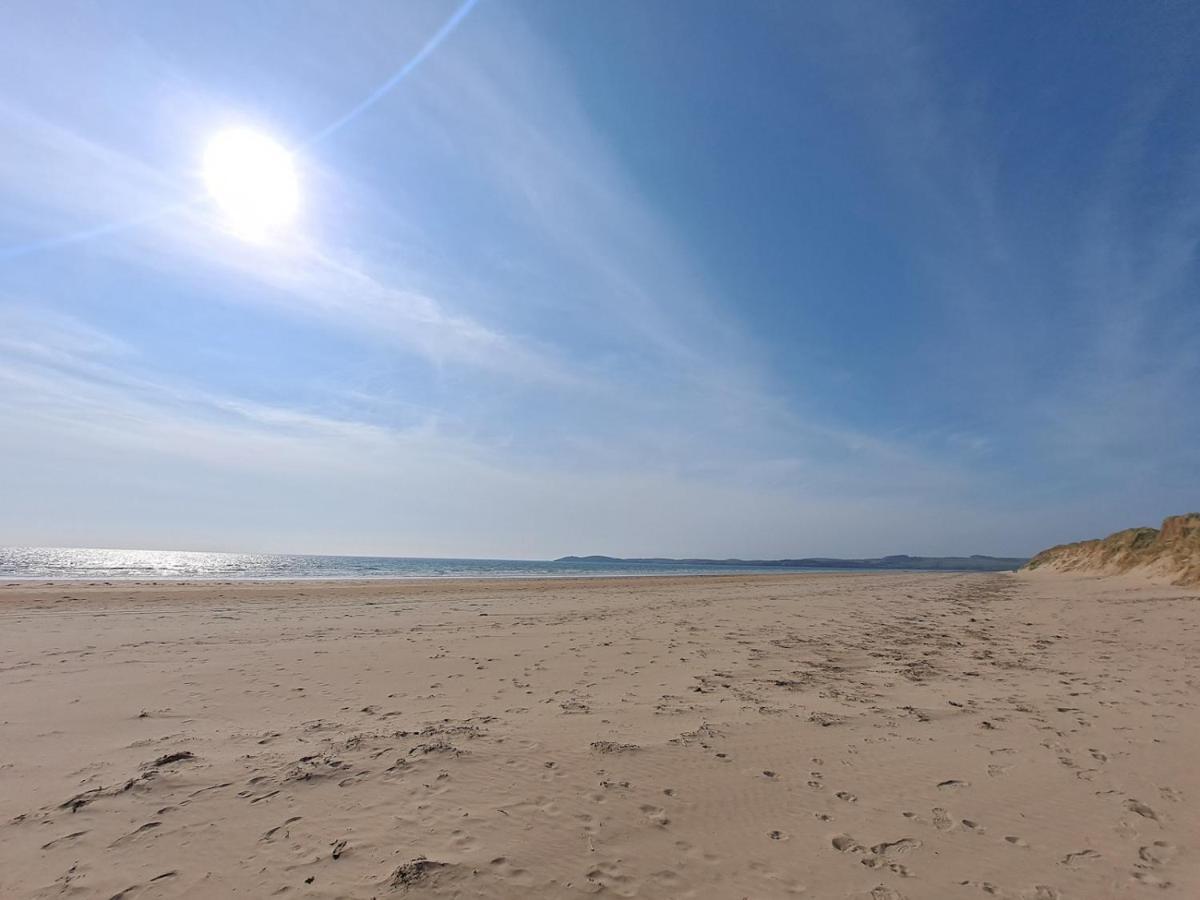 Pass The Keys 2 Bed Sea View Apartment With Balcony Parking Benllech Exterior photo